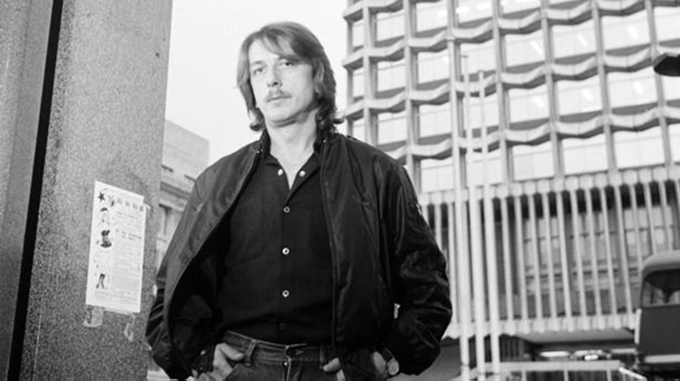 Yanko Tolic - Dave Holland es acusado de intento de violacion